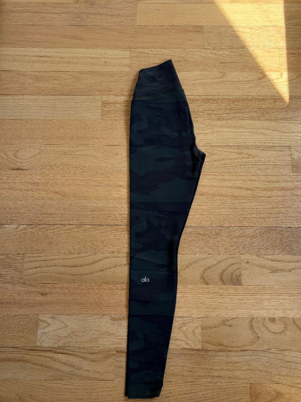 Alo High-Waist Camo Vapor Legging - Picture 6 of 7